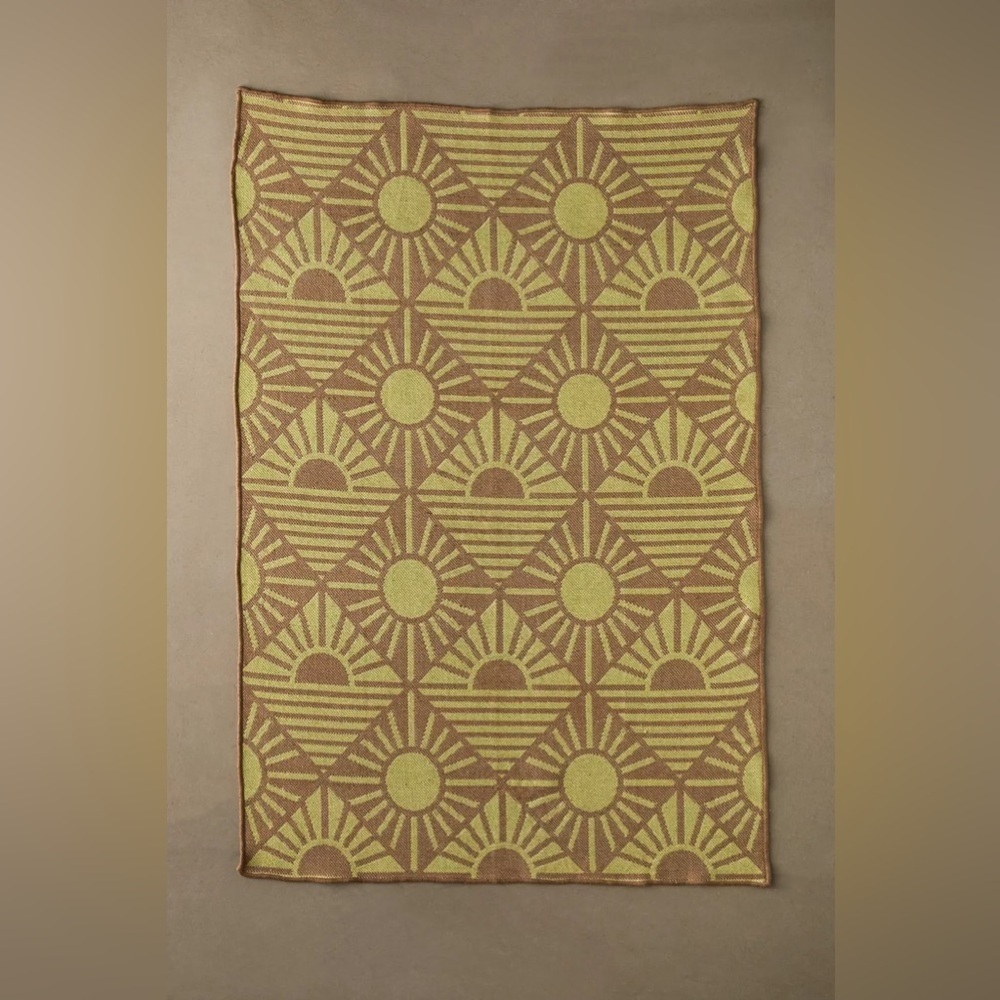 Urban Outfitters Sun Geo Indoor/Outdoor Rug 5’ x 7’ NWT - Picture 12 of 15